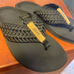 Ladies size 6 Reef flip flops good condition